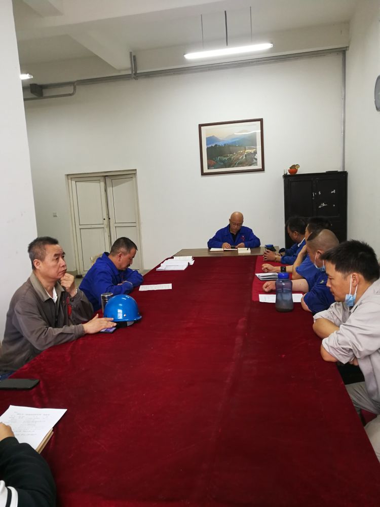 機加裝配黨支部召開全體黨員大會，組織主題教育學習。